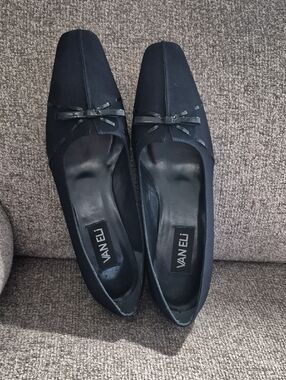 Womens VANELI Pump With  Patent Bow& Heel Navy Blue Size7.5  LIKE NEW!